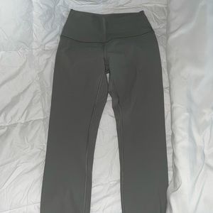 Brand New Condition Lululemon Wunder Under Leggings Size 6